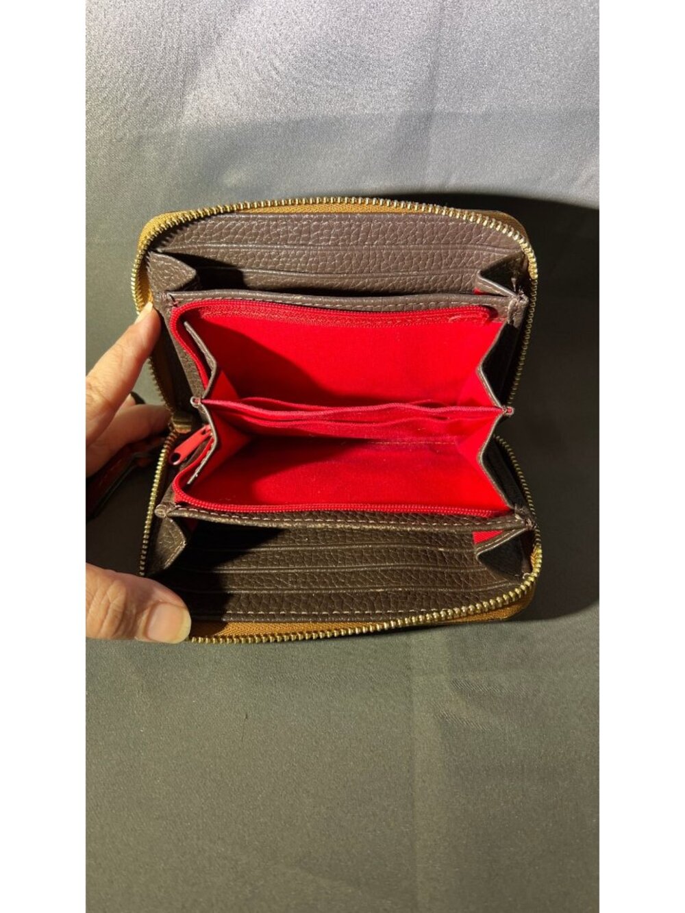 Dooney & Bourke Zip Around Brown Pebble Leather Wallet With Red Interior & Wrist - Picture 4 of 10